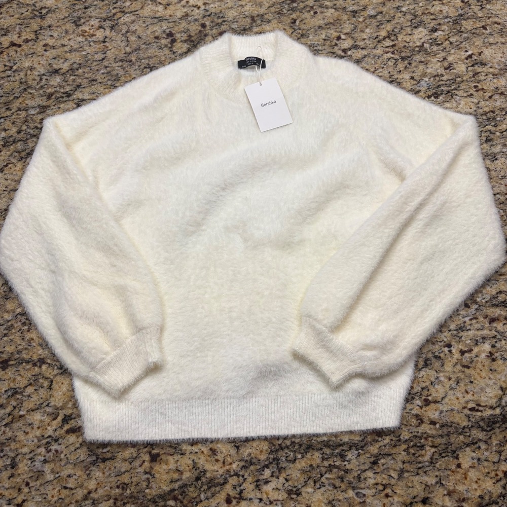 Bershka Womens Cream Fuzzy Eyelash Knit Mock Neck Sweater Large Ivory Soft ws